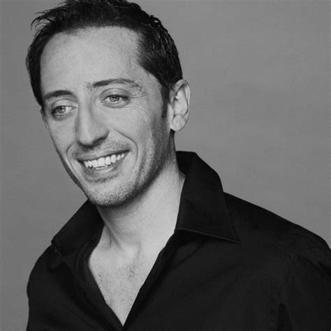 His latest show is called papa est en haut (dad is upstairs). Gad Elmaleh ressort une vieille photo de classe - Potins.net