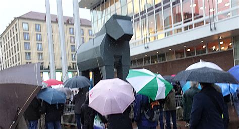 Самые новые твиты от trojanisches pferd (@dastrojapferd): Trojanisches Pferd: Dresden hat ein neues Denkmal - AfD ...