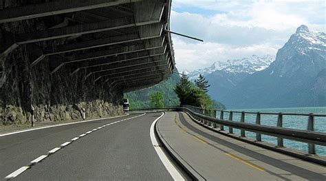 Driving on the axenstrasse, in switzerland, along the lake lucerne (vierwaldstattersee). news.ch - Die Neue Axenstrasse soll 2025 eröffnet werden ...