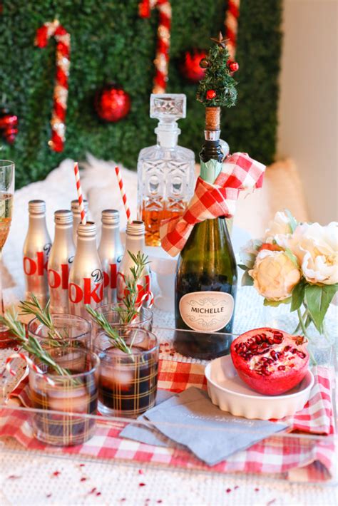 Add vodka, champagne, and top with cranberry juice. Christmas Champagne Drinks : Holiday Cocktails at Home ...