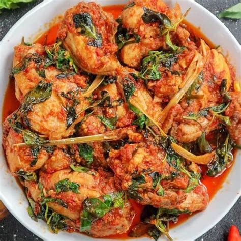 Pedas cabe berpadu dengan daun kemangi yang wangi tampaknya menjadi. Resep Ayam Rica Rica Pedas Manis / Resep Ayam Rica Rica ...