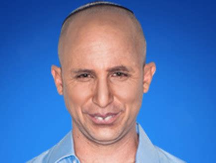 בנט ציין כי משרד החינוך ניתח מדוע חלה הירידה הדרמטית ומצא כי יש מחסור במורים לחמש יחידות לימוד במתמטיקה וכי יש בתי ספר שלא מציעים זאת לתלמידים כאופציה. די כבר: נפתלי בנט ממציא את עצמו מחדש