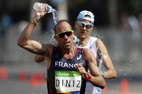 French athlete yohann diniz encounters an unfortunate poo accident for at men's 50km race walk rio olympics 2016. Yohann Diniz VIDEO : chute, malaise... La journée galère ...