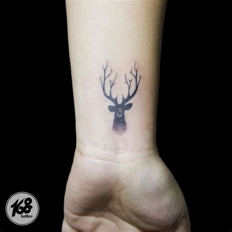 From small and simple to complex, and from black and white to colorful, you will get inspiration from the tattoo pictures below! Deer tattoo small black and grey | Wrist tattoos for guys ...