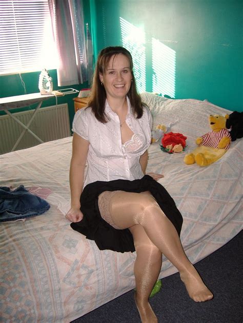 Underdesk tease showing stockings over nylons. 73 bästa bilderna om mature på Pinterest | Sexy och Dating