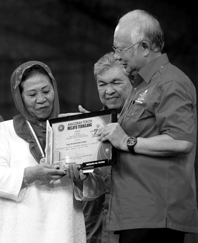 Nelmawarni dkk, shamsiah fakeh : Napsiah pejuang UMNO, Tokoh Melayu Terbilang - PM Najib