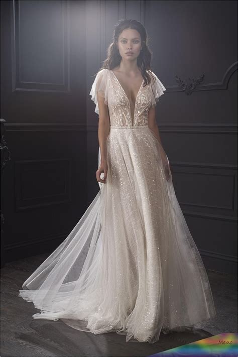 Der richtige schnitt für ein hochzeitskleid. Paris are lovers. Lihi Hod 2020 Collection is all about ...