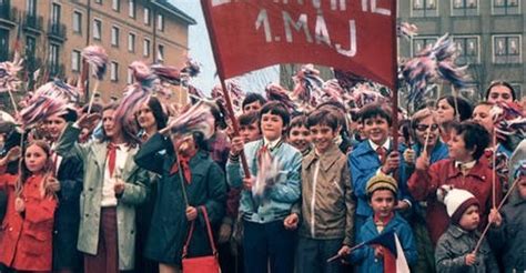 Jen lidé mají však specifické oslavy jarních dnů. První máj, sex a politika - trojí zklamání | Reflex.cz