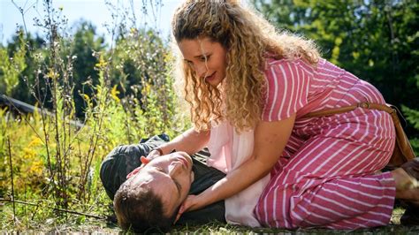 In sturm der liebe bringt tim franzi vom herbstfest ein geschenk mit, dass diese jedoch ablehnt. Bilder: Bildergalerie zur Folge 3264 - Sturm der Liebe ...