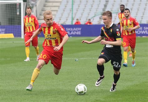 Jakov puljic gets his shot on target but fails to score for jagiellonia bialystok. Jagiellonia Białystok. Paweł Olszewski zgłoszony do ...