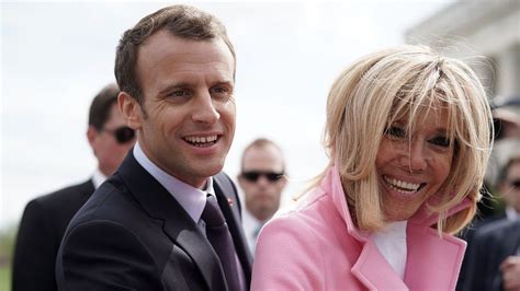 Die ehefrau des neuen französischen präsidenten emmanuel macron ist altersunterschied, ehe, kinder: Für tote Schwester: Frankreichs First Lady trägt 2 ...