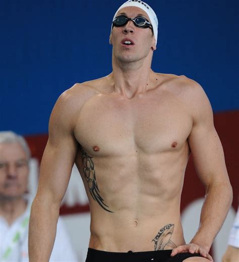 Florent manaudou et camille lacourt ont brillé cette semaine lors des championnats du. Jusqu'où descendent les tatouages des athlètes olympiques