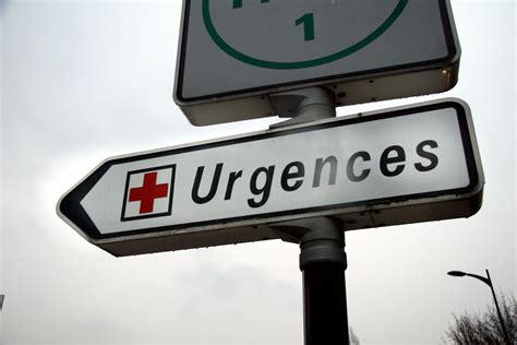 Jan 30, 2013 · un jeune étudiant se tape une femme plus âgée chez elle sur le canapé eteindre la lumière! Pistolet À Main Stylo - A Nice, elle soigne un blessé par ...