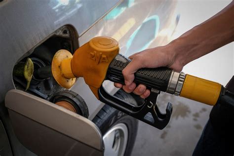 Berikut infosentral sertakan maklumat harga minyak petrol ron95, ron97 dan diesel mengikut harga pasaran runcit di malaysia sepertimana yang diumumkan secara mingguan oleh. Ron 95 Harga Minyak Petrol Terkini 2020 : Harga Minyak ...