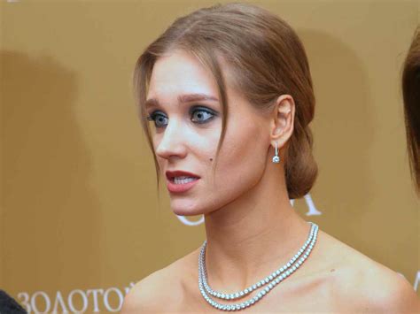 В актерской карьере знаменитости было много горячих засветов, но самыми откровенными получились кадры в бане из фильма «а зори здесь тихие» и. Кристина Асмус заразилась коронавирусом - Экспресс газета