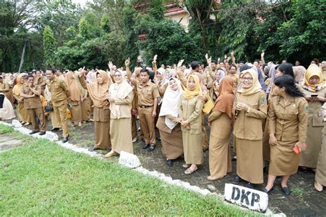 Itu tadi rekomendasi 10 kerja sampingan dari rumah versi jaka. ASN yang Kerja di Kantor dan dari Rumah, Ini Jam Kerjanya ...