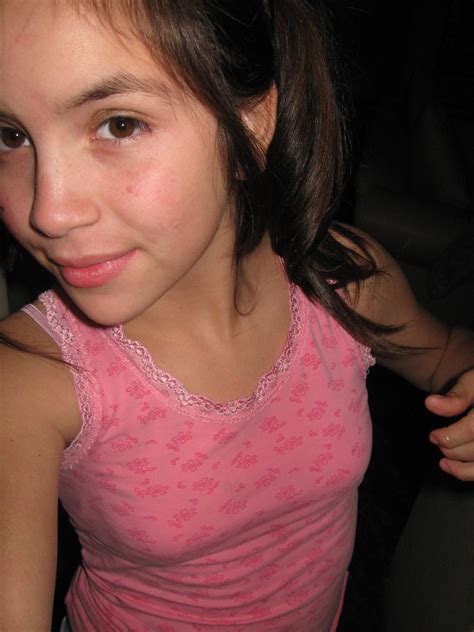 Look for breast buds poking through your shirt. Prime Tween Pokies Buds - Foto