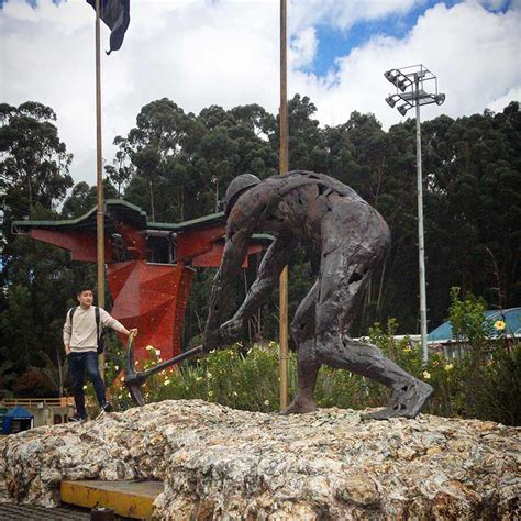 En la mina de sal de nemocón la buena suerte abunda, puesto que pasa por sobre los hombros de los curiosos que la recorren a sus 80 m de profundidad. Mina de Sal de Zipaquirá, la primera maravilla de Colombia ...