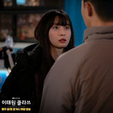 Jang dae hee, the father of jang geun won, is the ceo of the restaurant business jagga, and the boss of park sae roy father. Itaewon Class (2020) - Photos - MyDramaList | Class ...