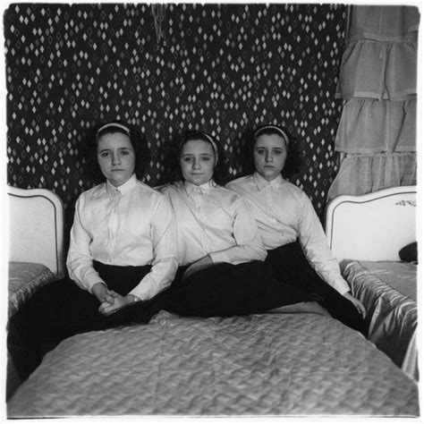 Triplets in their bedroom nj 1963. Diane Arbus - a mini-study - Deciphering Existences