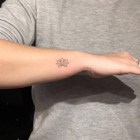 Ein echter exot ist die lotusblume nicht mehr. 1001 + Ideen und Inspirationen für ein Lotusblume Tattoo ...