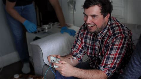 Täglich werden 14 000 blutspenden benötigt, um etwa unfallopfern ein bluterguss an der einstichstelle der kanüle kann ebenfalls auftreten, der aber nach einigen tagen. Blood Sport: Beim Zocken Blut spenden - COMPUTER BILD SPIELE