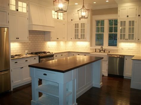 Our entire house ceiling is 10 feet. love the layout and how they have the cabinets arranged ...