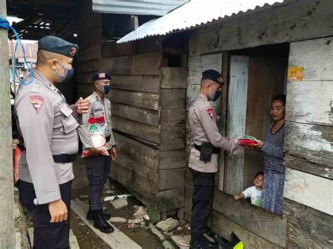 Bagaimana caranya merebut kembali kejayaan korps brimob? Brimob Kembali Salurkan Bahan Pangan Di Bula ...