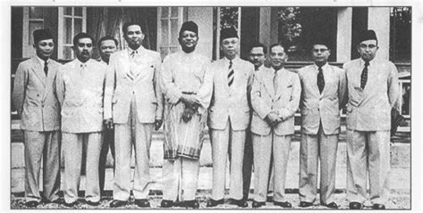 Ismail bin dato' abdul rahman1 merupakan bekas timbalan perdana menteri kepada perdana menteri malaysia yang kedua iaitu tun abdul razak. sepanjang jalan pulang: BUKAN KERANA PANGKAT....
