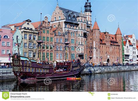 Gdansk, sopot und gdynia sind zwar miteinander verbunden, aber völlig unterschiedliche die gewerkschaftsbewegung polens, der kalte krieg und das ende des ostblocks sind tief verbunden. Gdansk, Polen, 2014 09 07 - Alte Galeone Auf Motlawa-Fluss ...