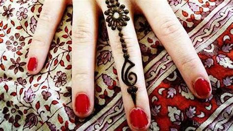 21 gambar henna tangan yang unik menarik 2019 sumber : Cara Henna Mudah - gambar henna tangan simple dan bagus