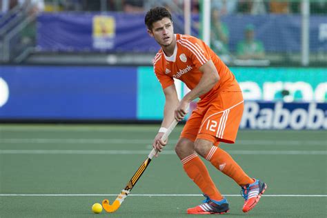 Wil je officiële knhb hockey kleding, net als de beroemde hockeyer maartje paumen? Robbert Kemperman - Hockey.nl