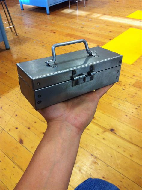 Discover 3 metal box designs on dribbble. Hojalateria | Caja de herramientas de metal, Caja de ...