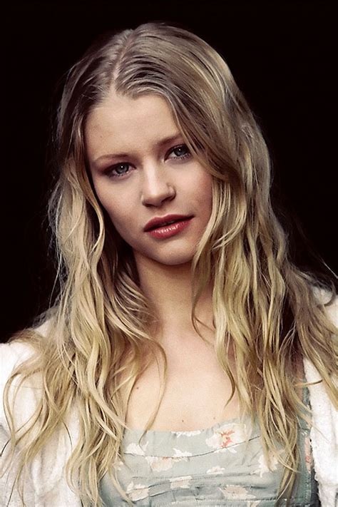 Emilie de ravin long wavy hairstyle. Emilie Brick (With images) | Emilie de ravin, Celebrities ...