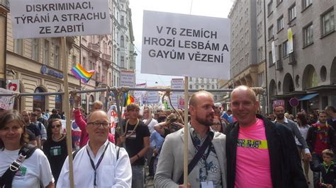 You can learn more and stay up to date on their facebook event page. V průvodu Prague Pride šlo až 17 tisíc lidí. Museli ...