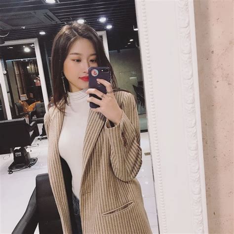 She confirmed it at a fan meet. Jadi Pacar Cha Eun Woo? Intip 5 Fashion OOTD Moon Ga Young ...