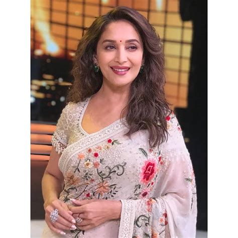 Provided to youtube by epidemic sound dreaming of bollywood · jhukane bada world of dreamers ℗ epidemic sound released on: Never stop dreaming | Madhuri dixit saree, Madhuri dixit ...