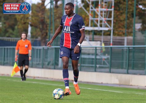 Convaincu par le potentiel du bleuet, le psg considère donc cette option qui lui permettrait en plus surtout, kamara, sous contrat jusqu'en juin 2022, n'a aucune intention de quitter l'om (voir ici) et. 8J-U19 PSG (4) - Montfermeil FC (13) 8-1 (3-1) - Les ...