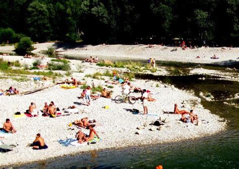 Zwischendurch ne maß im biergarten und den surfern an der sehenswürdigkeiten im englischen garten: Flauchersteg - Bild von Flaucher, München - TripAdvisor