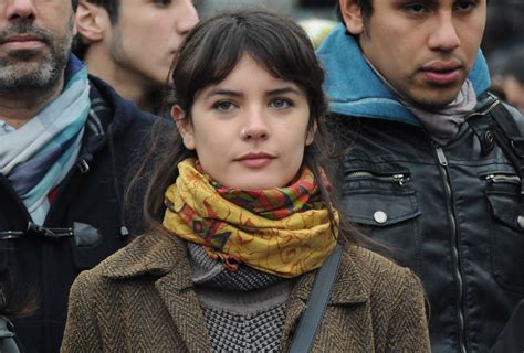 Camila vallejo ( santiago , chile , 28 de abril de 1988 ) es una geógrafa y política chilena. Carta desde Chile: el neofeminismo de la revolucionaria ...