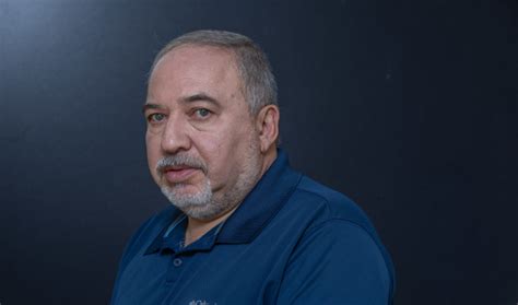 בעבר היה סגן ראש הממשלה, שר הביטחון, שר החוץ, שר האנרגיה והתשתיות הלאומיות, שר התחבורה, יור ועדת החוץ והביטחון, מנכל תנועת הליכוד ומנכל משרד ראש הממשלה. "ראש ממשלה זו אופציה": אביגדור ליברמן ממוקד מטרה מתמיד | מעריב