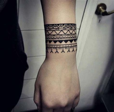 Yeni trend | küçük dövme. geometrik bilek dövmeleri geometric wrist tattoos 10, 2020 ...