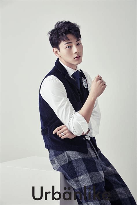 Ji soo | 지수 | kim ji soo | 김지수 | d.o.b 30/3/1993 (aries). 화보 배우 지수, 한 해를 보낸 도시 남자의 축하법