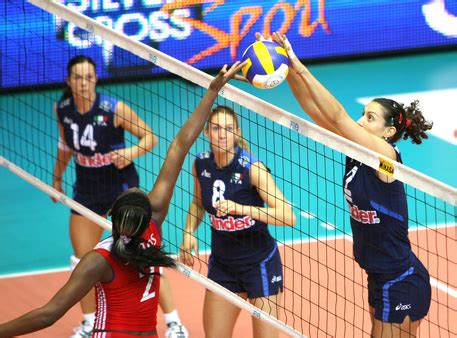 Premetto che il mio personale entusiasmo nei confronti della nazionale è molto affievolito nel corso degli anni ed in particolar modo quest'anno. Palavolo donne, Italia-Turchia 3-0 - Pallavolo - ANSA.it