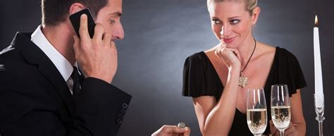 Per questo, esistono delle regole che si usavano a quell'epoca e che sono considerate classiche e quelle in utilizzo oggi, definite regole di galateo. Galateo a tavola: 34 regole essenziali GUIDA | Agrodolce