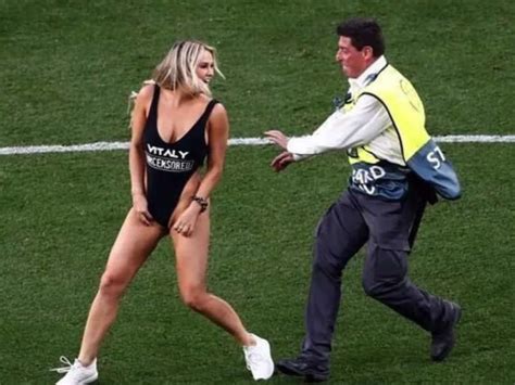 Kinsey wolanski removed from pitch. This Smokeshow Streaker At The Champions League Final ...