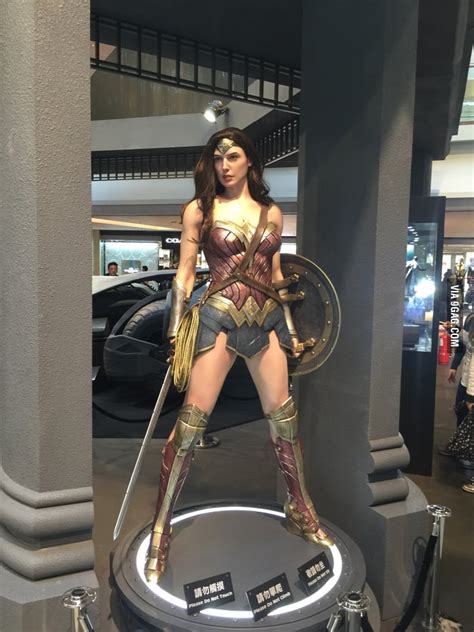 Wonder woman is a 2017 american superhero film based on the dc comics character of the same name, produced by dc films in association with ratpac entertainment and chinese company. Wonder Woman 1:1 scale statue - 9GAG