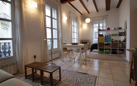 Venta de piso con 130 m2, entrar a vivir, 4 dorm, 2 baños, 1 plaza(s) de garaje, con trastero, terraza principal 0, en el sardinero, a unos pasos de la 2ª playa y del colegio de los agustinos, podrá, definitivamente, encontrar la vivienda de sus sueños. Piso en edificio rehabilitado en el centro de Russafa ...