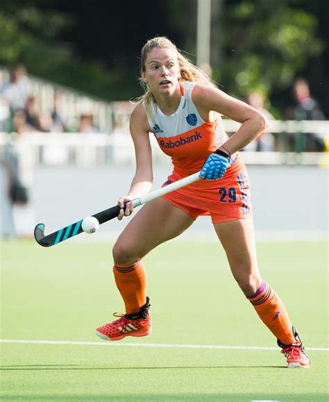 Bondscoach annan moet puzzelen voor ek hockeyster marijn veen kan de komende zomer niet meedoen aan het ek hockey in eigen land en de olympische spelen in juli in tokio.… Maartje Krekelaar ontbreekt in EK-selectie Oranje Dames ...