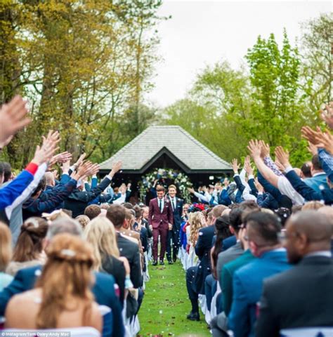 Daley's mum debbie daley said she was delighted. Tom Daley and Dustin Lance Black share wedding photos ...